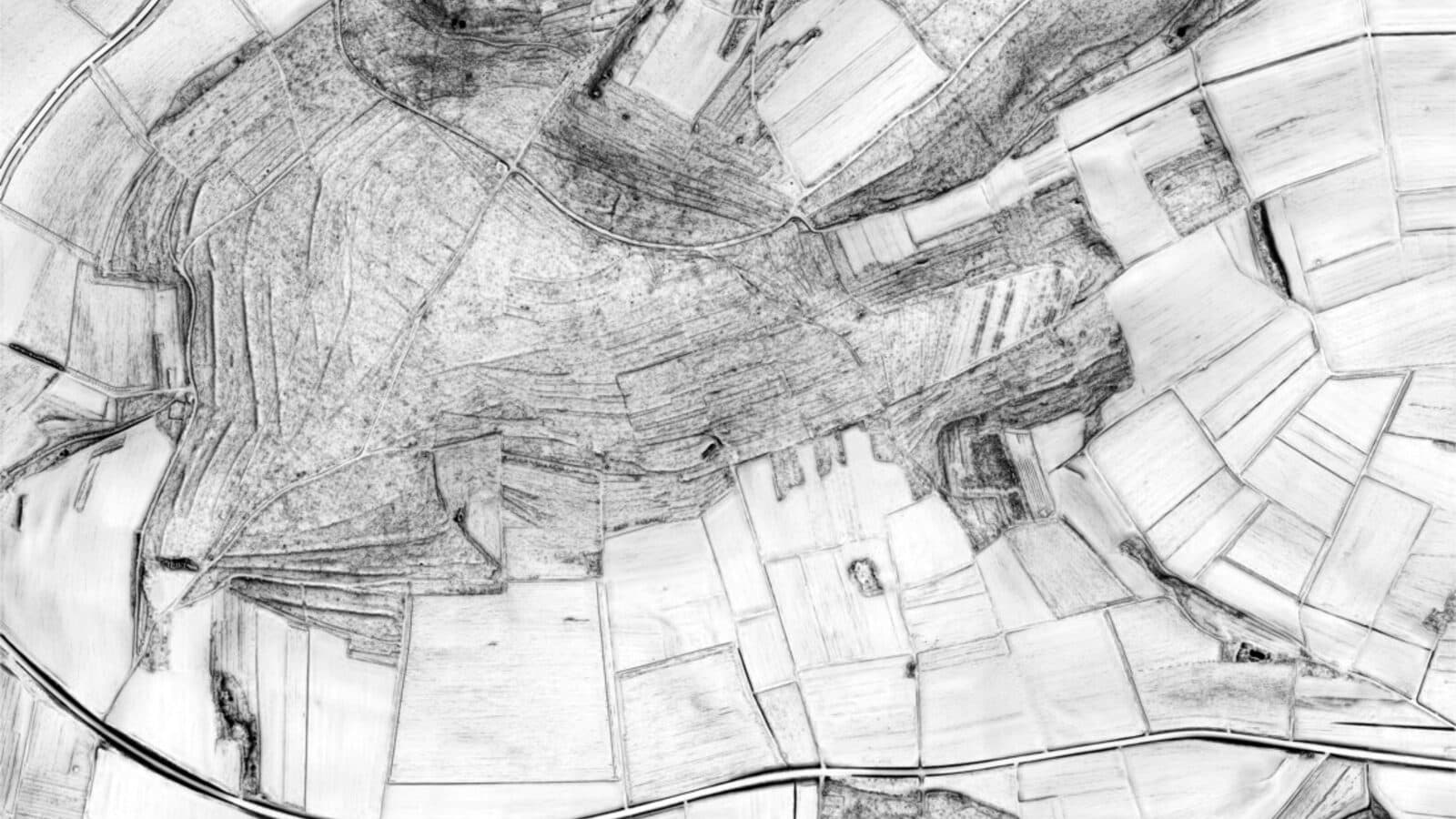 Reliefvisualisierung aus Laserscan-Daten mit hell hervortretenden Bodenformen als Grundlage für maschinelle Klassifikation